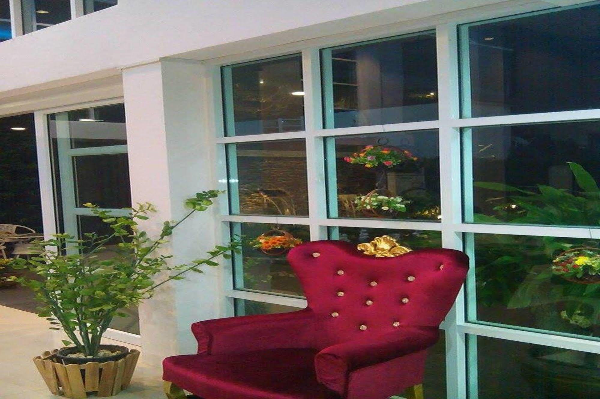 The Zara Double Tree Hotel Ubon Ratchathani Eksteriør billede